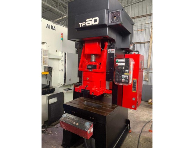 เครื่องปั้ม AMADA 60 ton