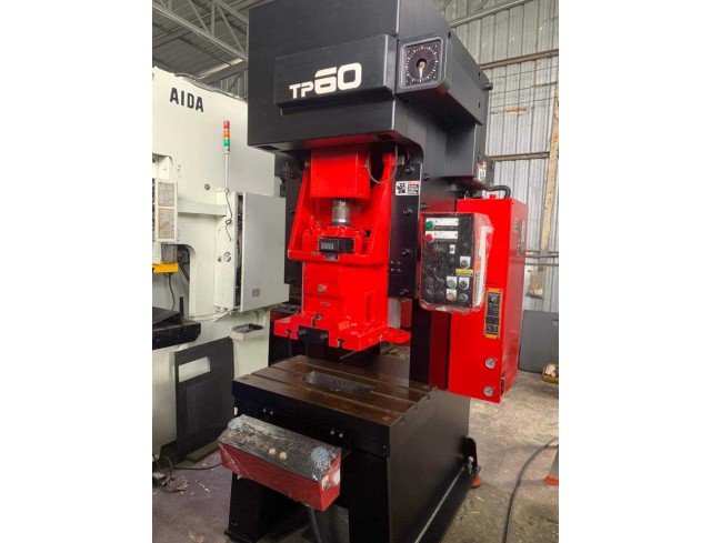 เครื่องปั้ม AMADA 60 ton ปี 1991.2