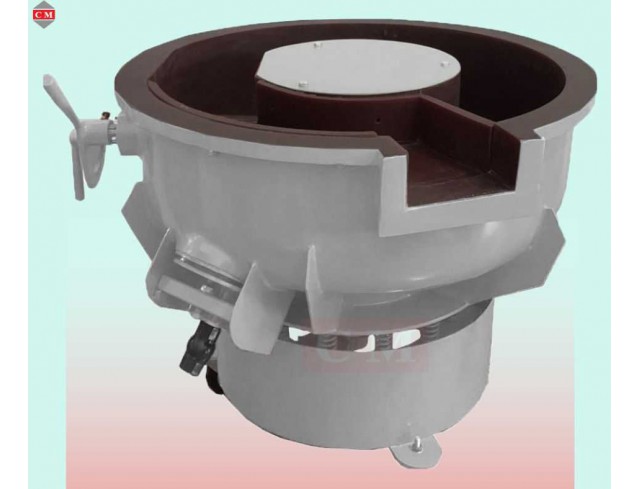 เครื่องขัดผิวโลหะแบบเขย่า (มีสะพานแยกชิ้นงาน) (Vibratory finishing machine with Separator) 