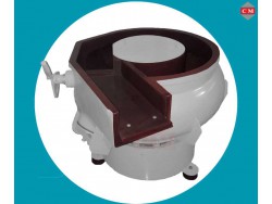   เครื่องขัดผิวโลหะแบบเขย่า (มีสะพานแยกชิ้นงาน) (Vibratory finishing machine with Separator) 