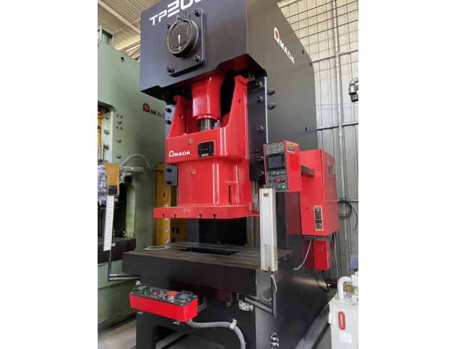 เครื่องปั้ม AMADA 200 TON