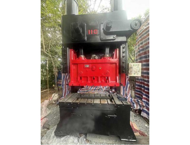 เครื่องปั้ม AMADA 110 ton