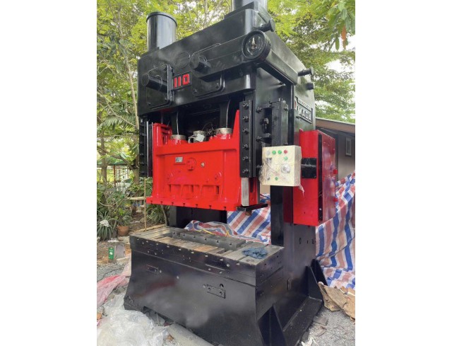 เครื่องปั้ม AMADA 110 ton