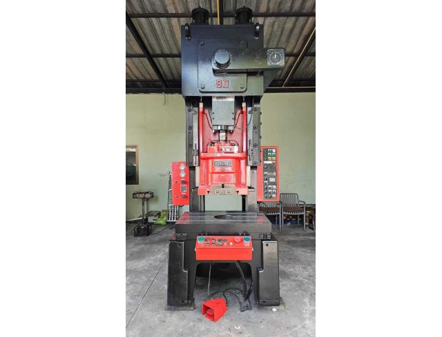 เครื่องปั้ม AMADA 80 ton