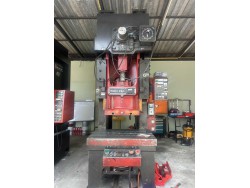 เครื่องปั๊มเหล็ก Amada 110 Ton 
